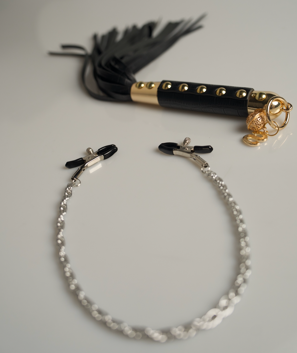 BDSM Restraints Set: Nipple Clamps & Flogger, Intensiv Spanking and Stimulation