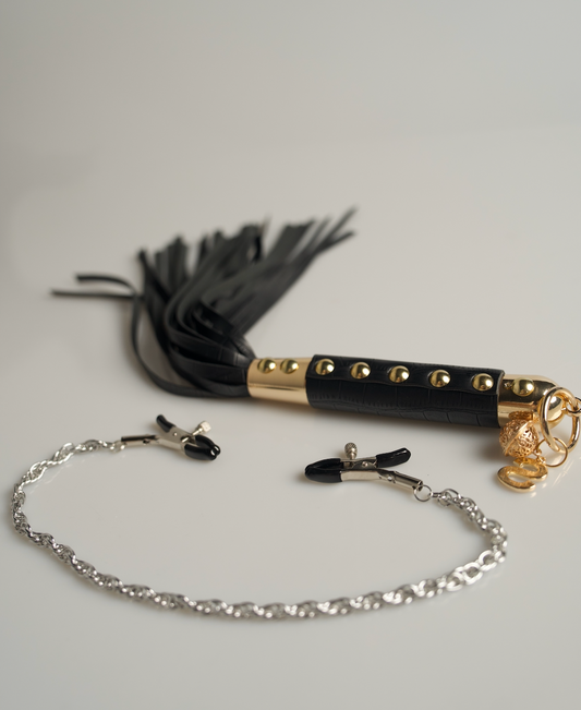 BDSM Restraints Set: Nipple Clamps & Flogger, Intensiv Spanking and Stimulation